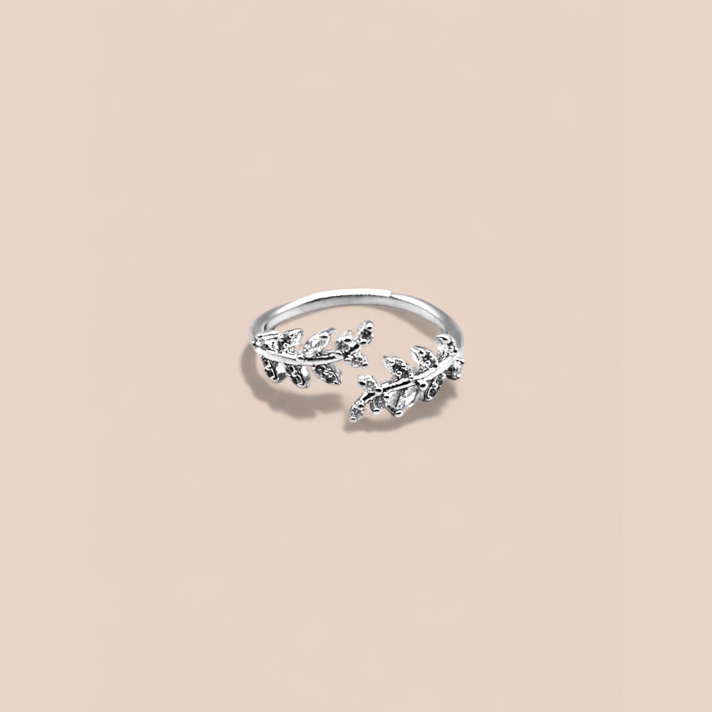 Ast Ring mit funkelnden Zirkonsteinen